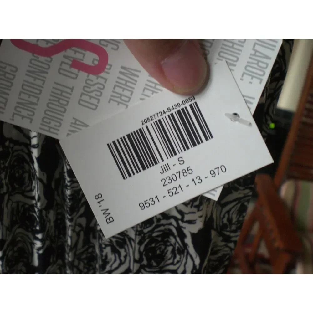 NWT LuLaRoe Black White Roses Jill Accordion Skirt SMALL